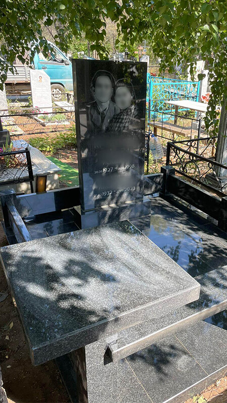 Памятник изготовлен из гранита «Габбро» для семейной пары Памятник изготовлен из гранита «Габбро» для семейной пары