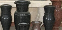 Декорирование гранитными и мраморными вазами, лампадами, балясинами