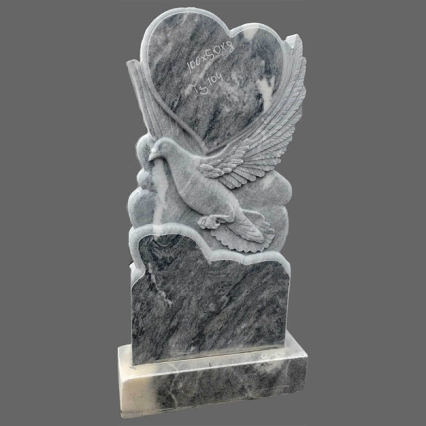 Памятник с вырезом фигуры «Сердце»