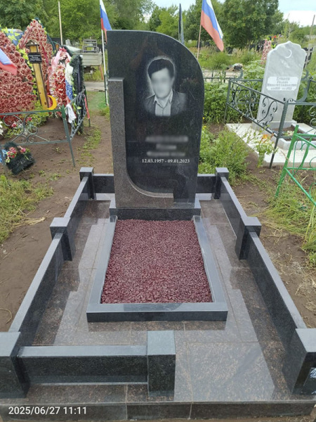 Памятник «Универсальный»