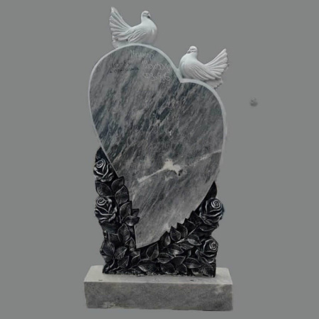 Памятник с вырезом фигуры «Сердце»