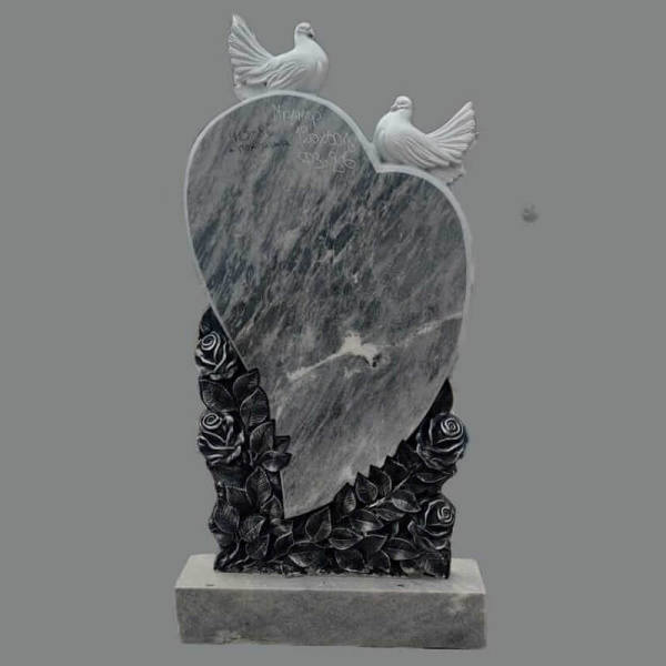 Памятник с вырезом фигуры «Сердце»